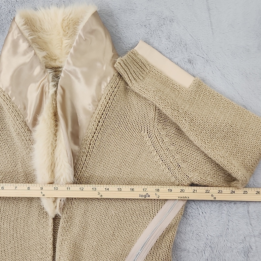 VENUS cable knit sweater - Picture 10 of 12